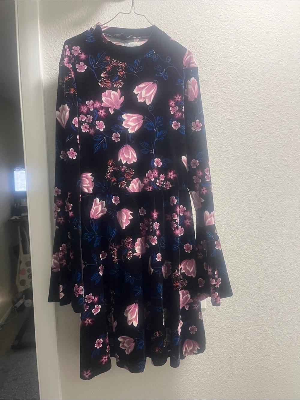 Women's Black Floral Velvet dress